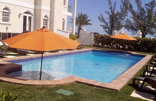 SEABREEZE BEACH HOUSE! (w/Large Saltwater Pool) IN THE HEART OF THE BAHAMAS.