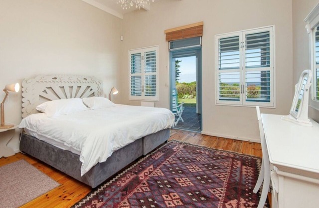 Seafront 5-bedroom house in Hermanus