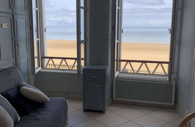 SEAFRONT APARTMENT