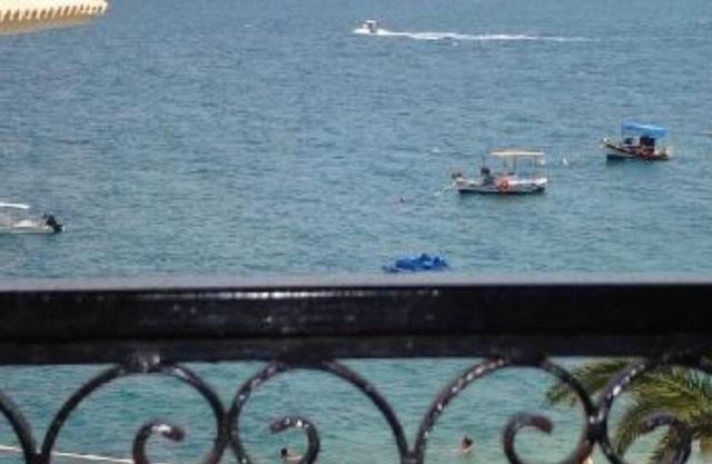 SEAFRONT APARTMENT, JUST 10 METERS FROM THE BEACH