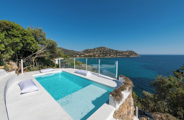 Seafront Villa "Bianca" in Torre delle Stelle, heated pool, A/C, Wi-Fi, parking
