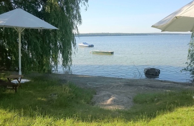 Seagull house, beach, bathing jetty, boat mooring on Lake Plau