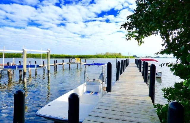 Seahorse Hideaway: Cute and cozy, perfect location close to dock and beach!