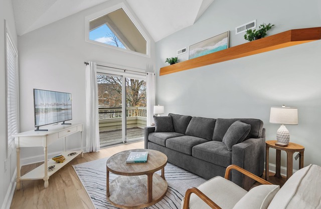 Seascape Escape: Newly Renovated 2BR/2BA, Multiple Pools & Quick Walk to Beach!