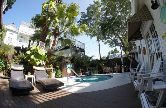 Seascape Tropical Inn - Adult Exclusive
