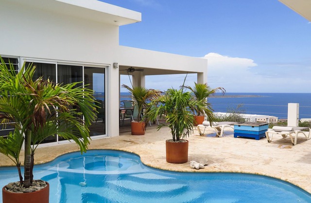 Seascape Villa - Private Pool, Amazing Ocean Views, Great for Groups!
