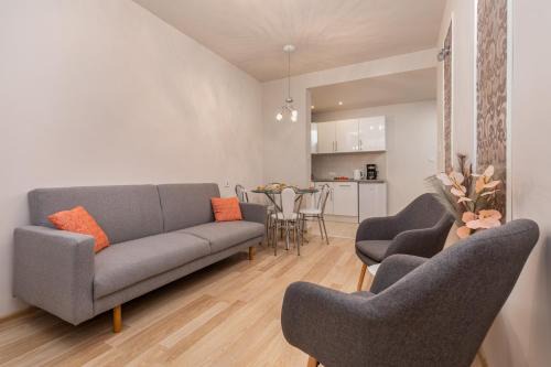 Seaside Apartment in the Woods with Balcony & 1 Bedroom by Noclegi Renters
