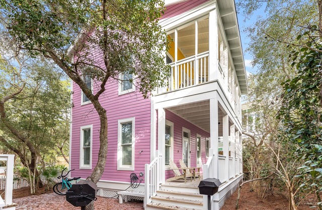 Seaside "Beach Tune" |1BR | 2 Full Baths | Sleeps 4 | King bed | 2 Bikes!