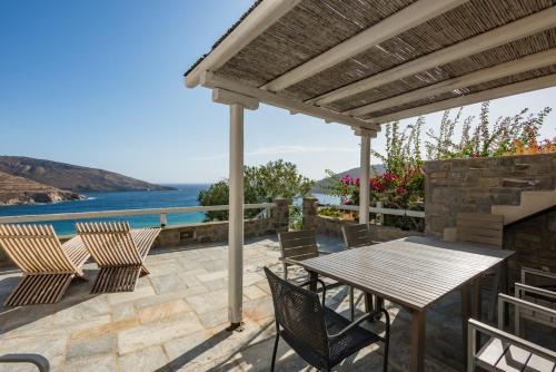 Seaside Bliss 2, Ganema Serifos