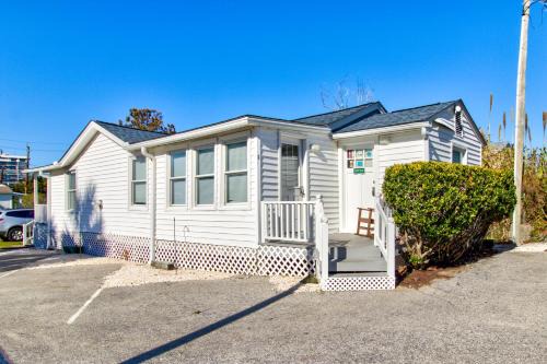 Seaside Cottage A by Carolina Beach Realty