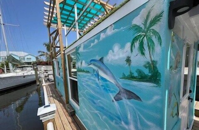 Seaside Escape A Cozy Houseboat