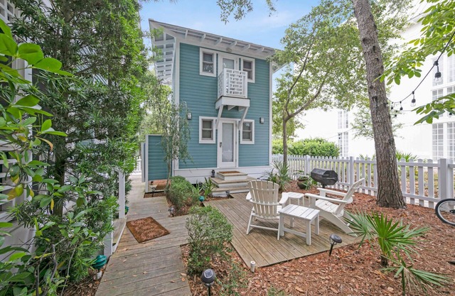 Seaside "Every Hour" | 1 BR | Sleeps 2 | Next to Chapel | Easy walk to Town