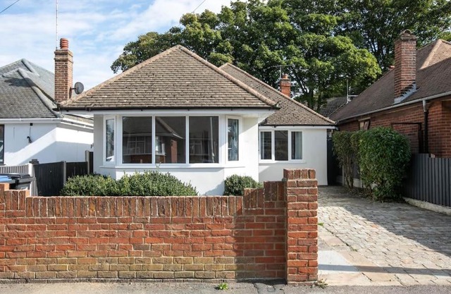 Seaside Family Bungalow for 5 people with garden and driveway parking