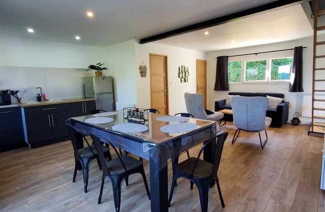 Seaside gite with pool table, parking + (outdoor jacuzzi in summer)