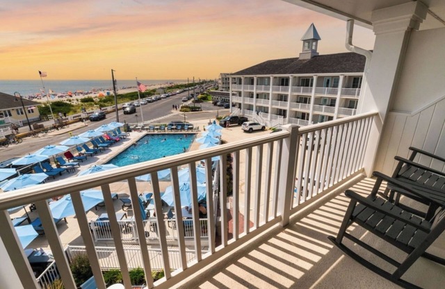 Seaside Getaway | Stunning Views, Resort Amenities & Beach Access