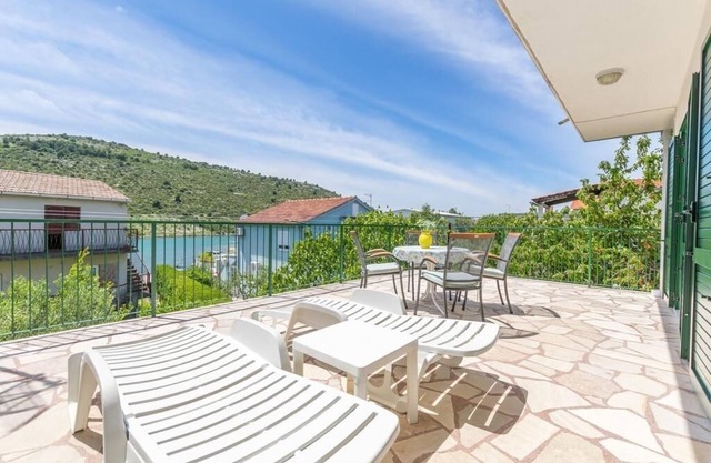 Seaside holiday house Stupin Čeline, Rogoznica (K-6096)