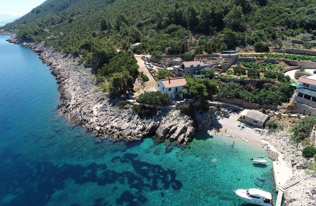 Seaside house for families with children Cove Pakomina, Hvar (K-12702)