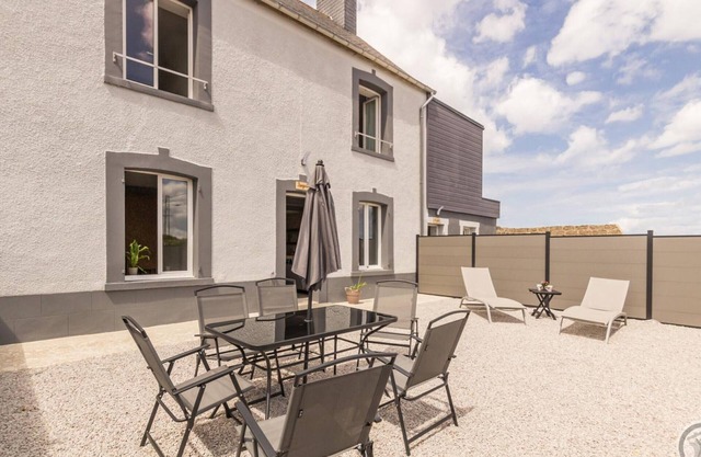 Seaside house with private garden and parking in Saint-Marcouf