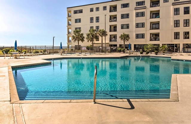 Seaside Indian Beach Getaway w/Balcony + Views!