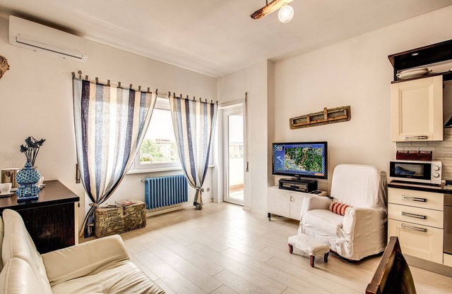 Seaside Rome APT, Holiday in the Rome's sea