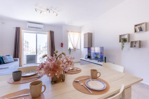 Seaside Serenity 5 - few mins walk to the beach by QuickTrips