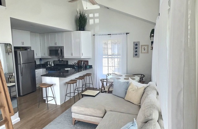Seaside Serenity – Bright & Airy 2BR Beach Cottage + Loft, Steps to Ocean & Bay
