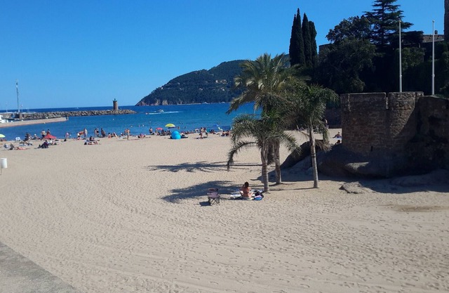 Seaside / Studio on the BEACH / air conditioning / swimming pool / Mandelieu LaNapoule / Cannes6kmNice30km