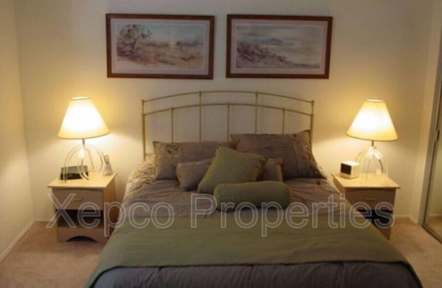 Seasonal - 3 Bed Rental in Sunrise Racquet Club