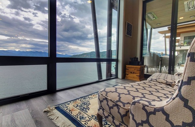 Seasons 8 Luxury Rooftop Pool, Hot Tub, BBQs, Waterfront