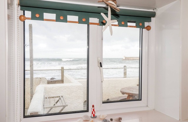 SEASPRAY COTTAGE, family friendly, with open fire in Whitehills