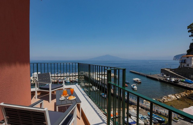 SeaView Sorrento Apartment by the sea with terrace