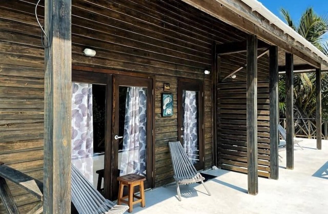 Seaview Studio "Manatee" @NorthBeachRetreat