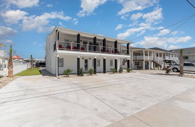Seaward: Spacious Beachside Retreat w/Pool & Putting Green!