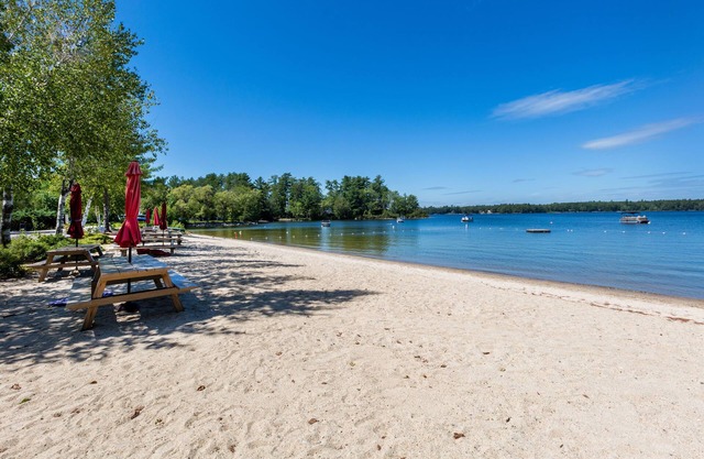 Sebago Lake Retreat, Large Sand Beach on Jordan Bay - Boat Mooring Available