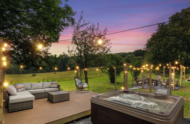 Secluded 5-Bed Poconos Oasis with Hot Tub
