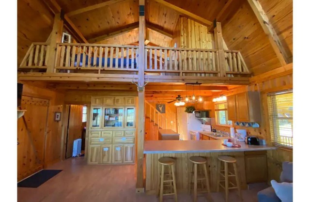 Secluded Cabin on 38 Acres - sleeps 4