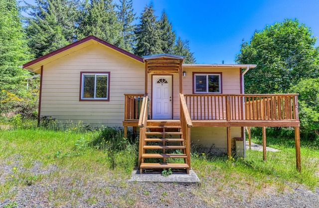 Secluded & comfortable dog-friendly home with deck plus ATV/boat parking
