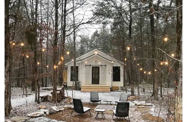 secluded cottage- firepit, outdoor shower, hammock