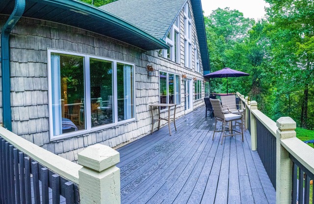 Secluded dog-friendly home with lake access, fireplace, firepit, deck & games
