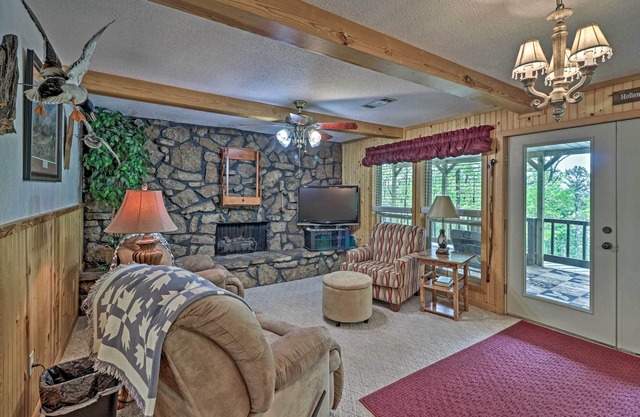 Secluded Edgemont Getaway w/Huge Outdoor Deck!