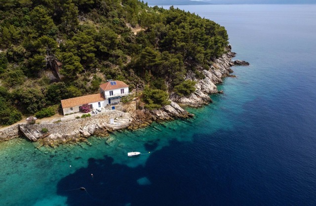 Secluded fisherman's cottage Cove Skozanje, Hvar (K-4009)