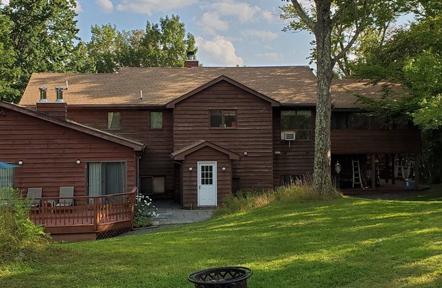 Secluded Home Sleeps 20, Private Pool / Saunas