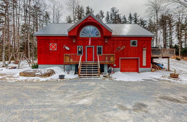 Secluded home with deck, hot tub, wood-burning fireplace, fast WiFi - great view