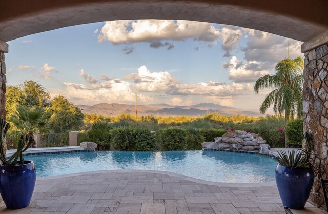 Secluded Infinity Pool & Spa Hideout w/Views