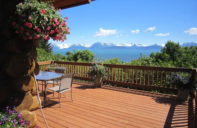 Secluded Log Home Close to Town Right on Ocean