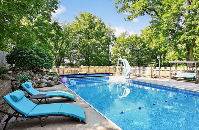 Secluded Luxe 5BR Estate w/Pool, Wineries, Near ND