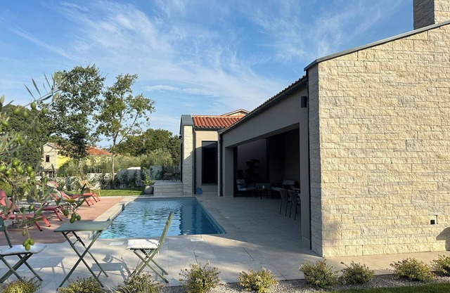 Secluded & Modern Villa for 5 with Heated Pool near Poreč