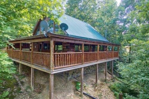 Secluded, private, romantic Four Bears cabin