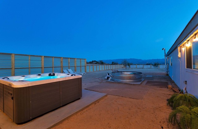 Secluded retreat. Views + Hot Tub + Stargazing