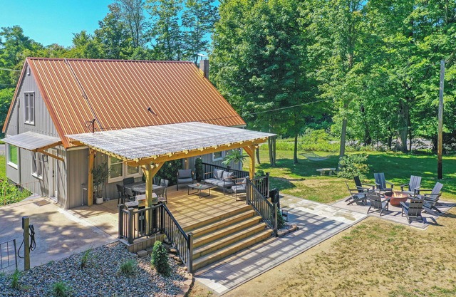 Secluded Retreat, Hot Tub, Fire Pit, Wildlife Views, Near New Buffalo Beach!